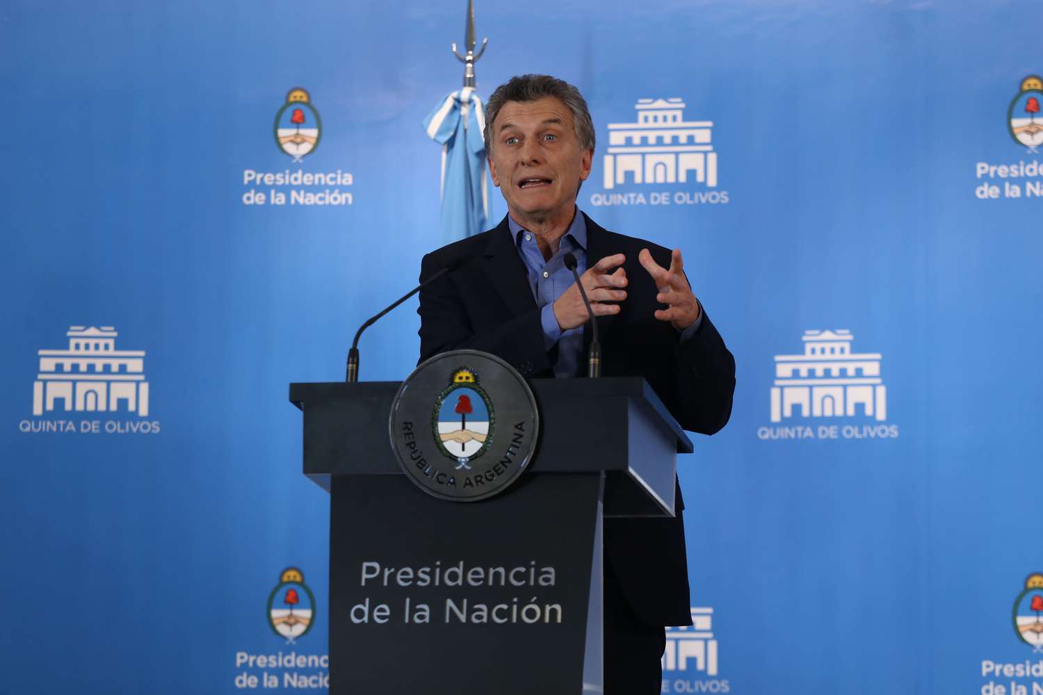 Macri dijo que quiere trabajar junto a "cada gobernador e intendente" y abogó por "menos monólogo y más diálogo"
