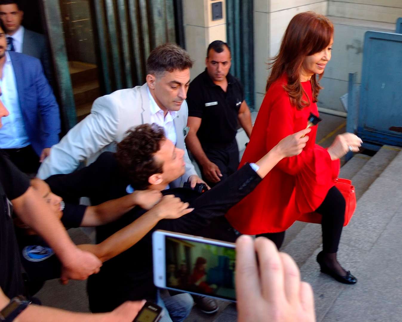 Cristina Kirchner pidió su sobreseimiento y acusó que la causa en su contra es un "disparate jurídico"