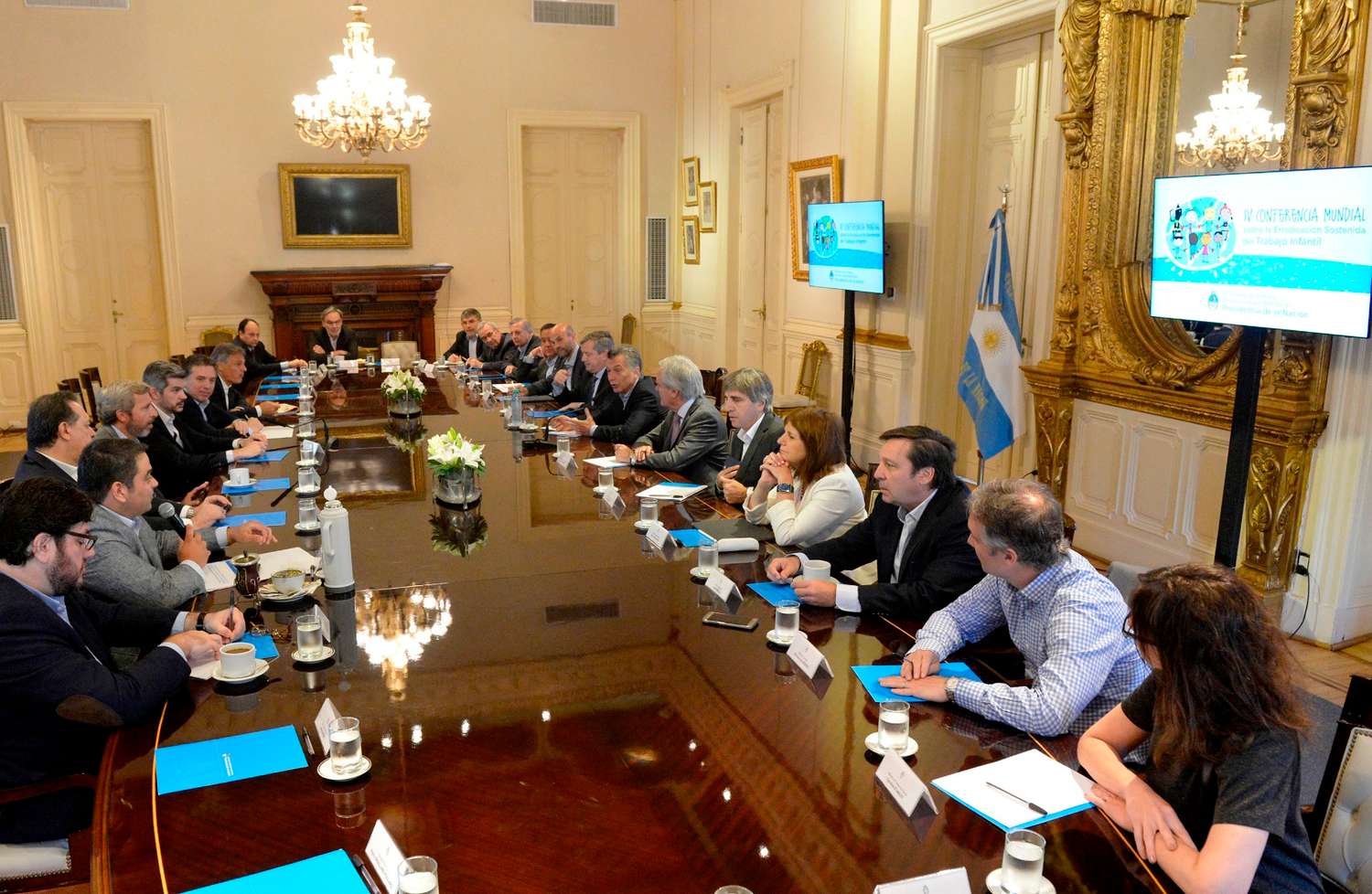 Macri preside la primera reunión de gabinete ampliado de 2018