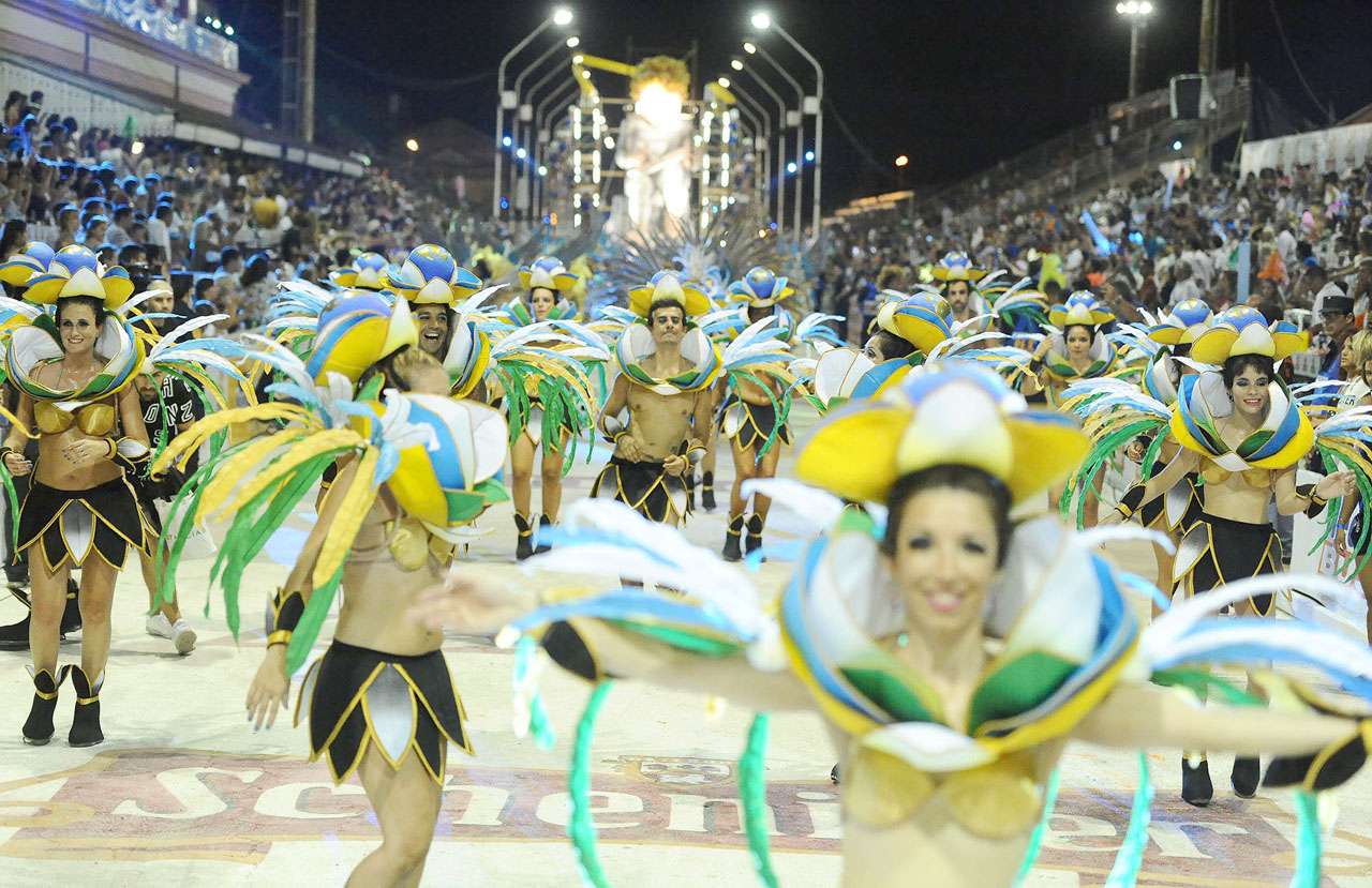 Papelitos abrió una soñada tercera noche de Carnaval
