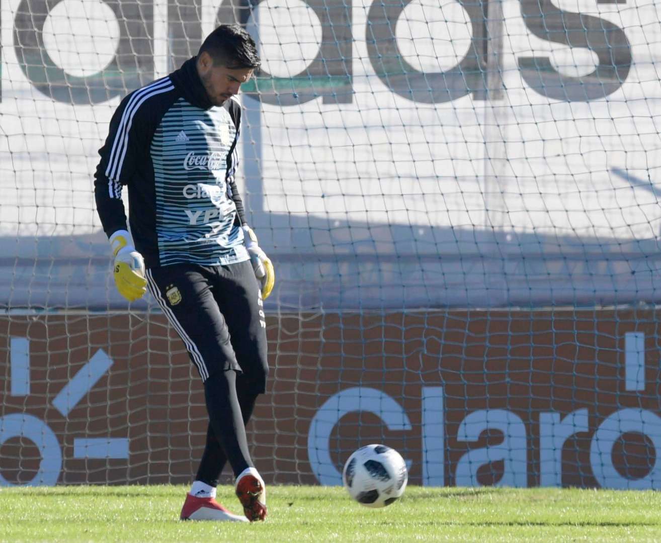 Conmoción en la Selección: Romero se lesionó la rodilla y se pierde el Mundial