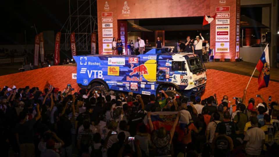 Una multitud en Perú le dio la bienvenida al Dakar en la largada simbólica