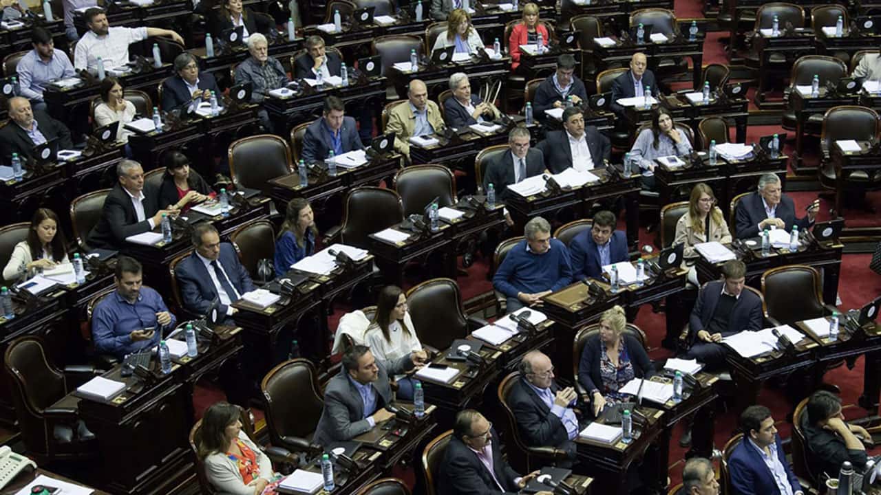 Diputados opositores califican  de "inconstitucional" el decreto  de extinción de dominio