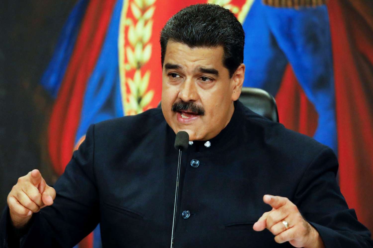 Venezuela:  Guaidó se autoproclamó  "presidente encargado" y  Maduro denuncia un golpe de EE.UU