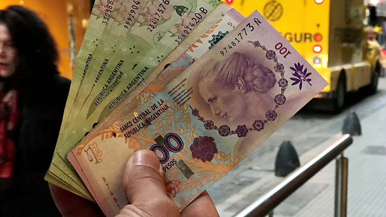 El peso argentino volvió a ser la moneda de  países emergentes que más se devaluó