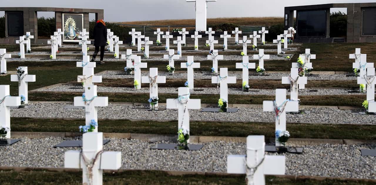 Malvinas:  identificaron a  dos soldados  y solo faltan 10  por reconocer