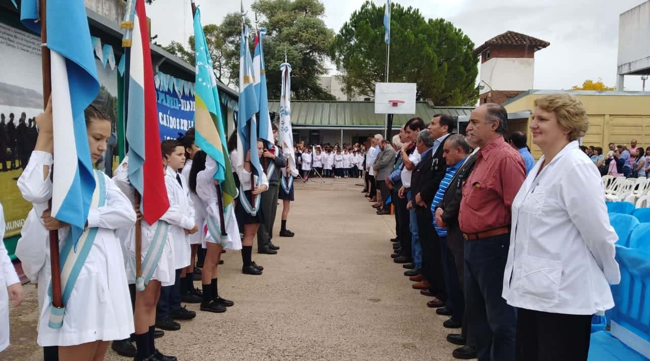 La escuela Islas Malvinas  rindió su homenaje  a los veteranos de guerra