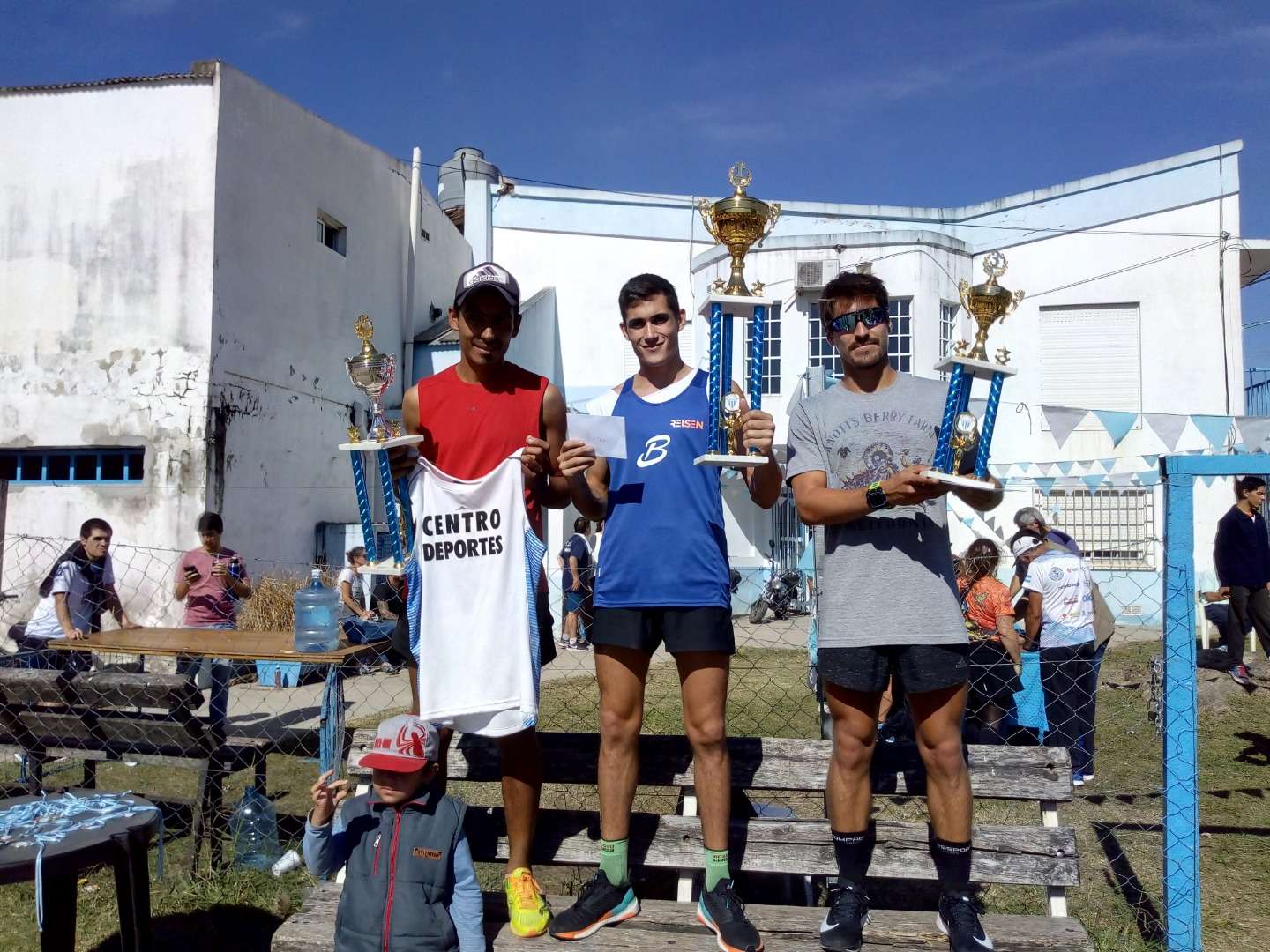 Atletismo:  Almada y Leiva fueron los ganadores de la Maratón Aniversario