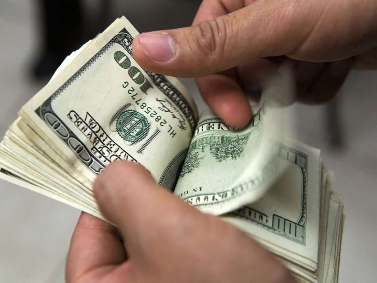 El dólar arrancó la semana  en alza y llegó a 46,40 pesos