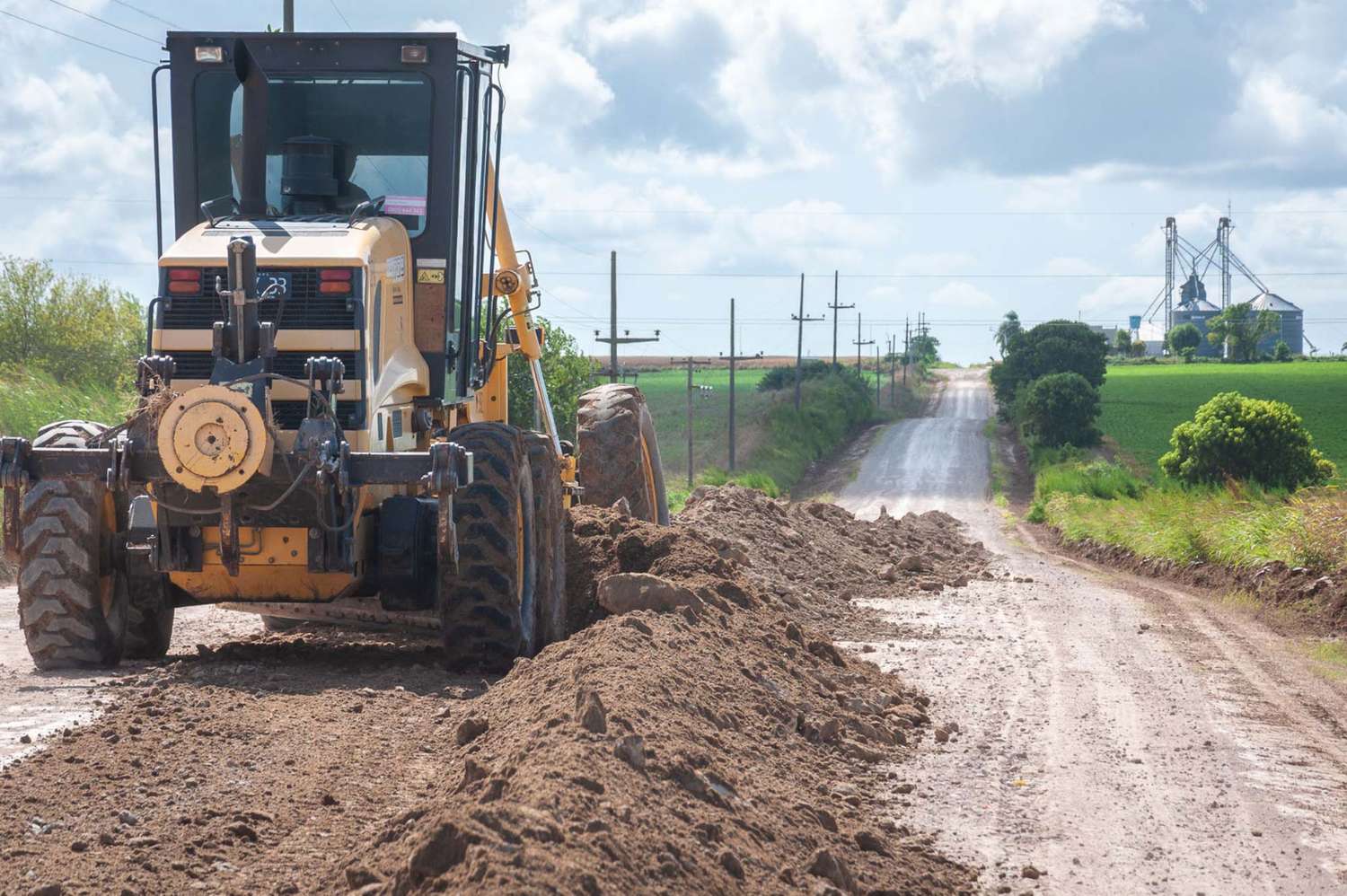 Recuperarán 50 equipos viales para el  mejoramiento de los caminos rurales
