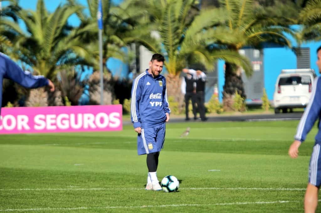 Scaloni juntó a Messi con Suárez en la práctica