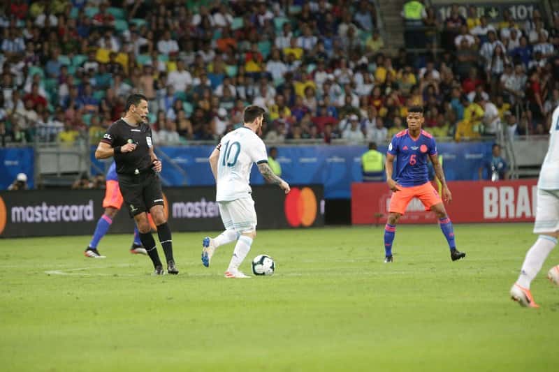 Argentina volvió a decepcionar en su debut en la Copa América: cayó 2-0 ante Colombia