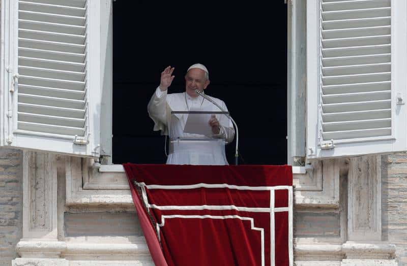 Papa Francisco ora por los enfermos terminales