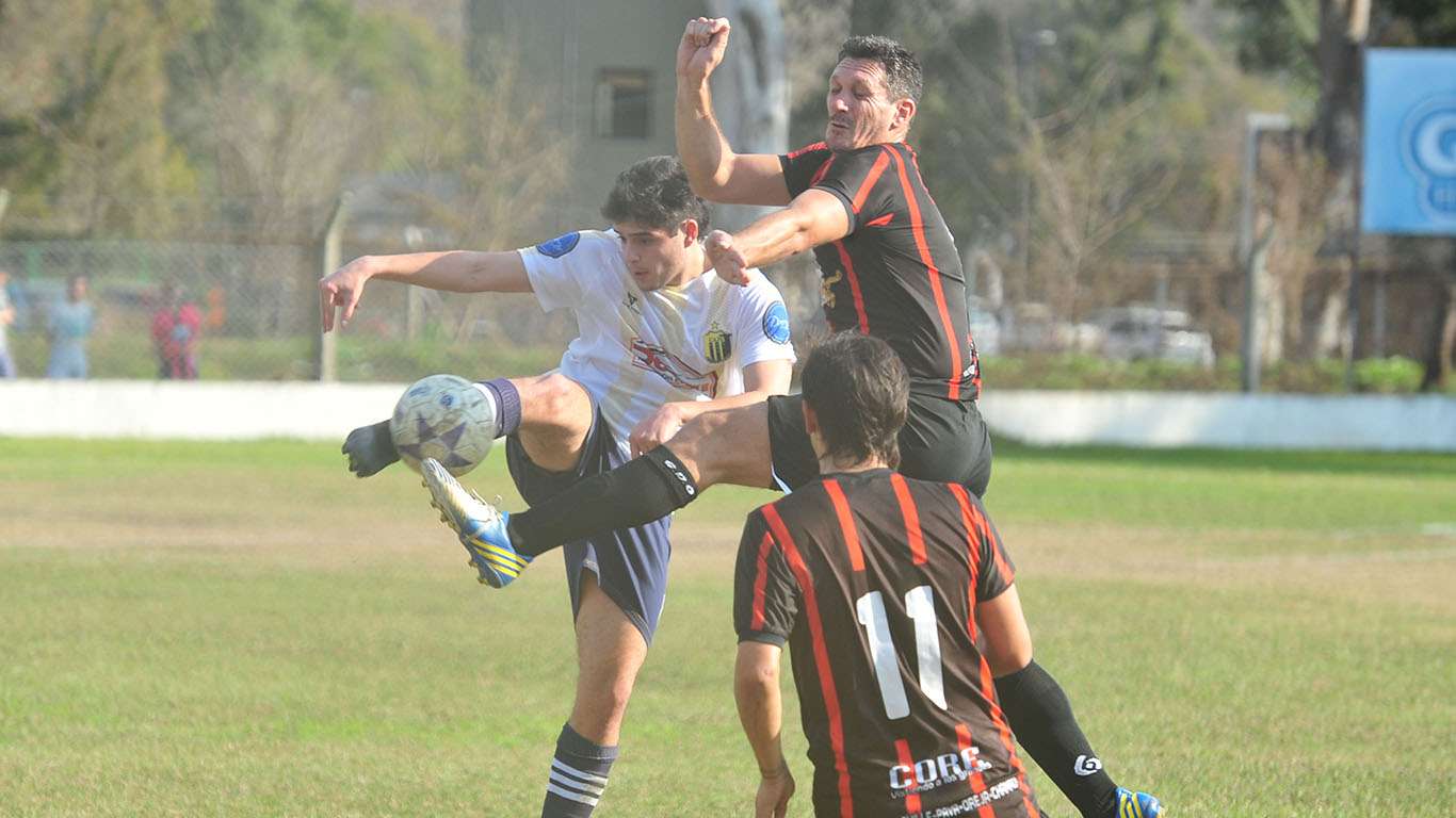 Fútbol Departamental:  Central Entrerriano y Juventud Urdinarrain quedaron a mano en el Parque
