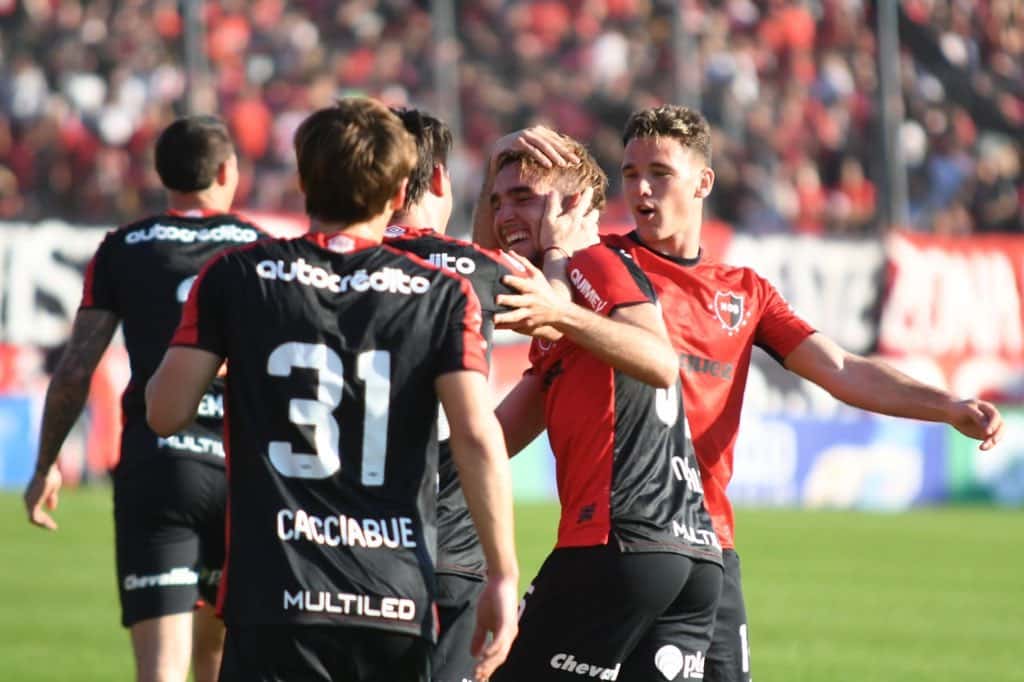 Superliga:  Newell's le ganó 2-0 a Unión en Rosario