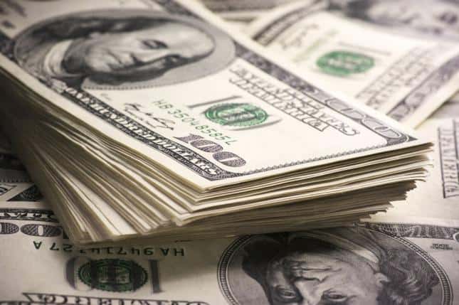 El dólar abre en el Banco Nación a $57 y a $58,20 en promedio en la city porteña
