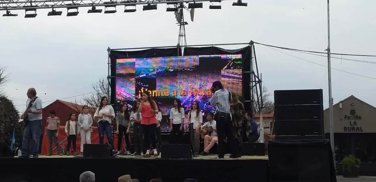 “Cancionando” y el Grupo “Meraki” abren los espectáculos públicos de la EXPO RURAL