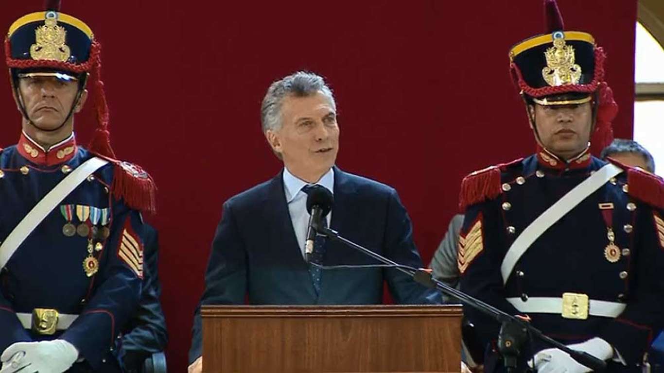 "El Colegio Militar nos  enorgullece", dijo Macri