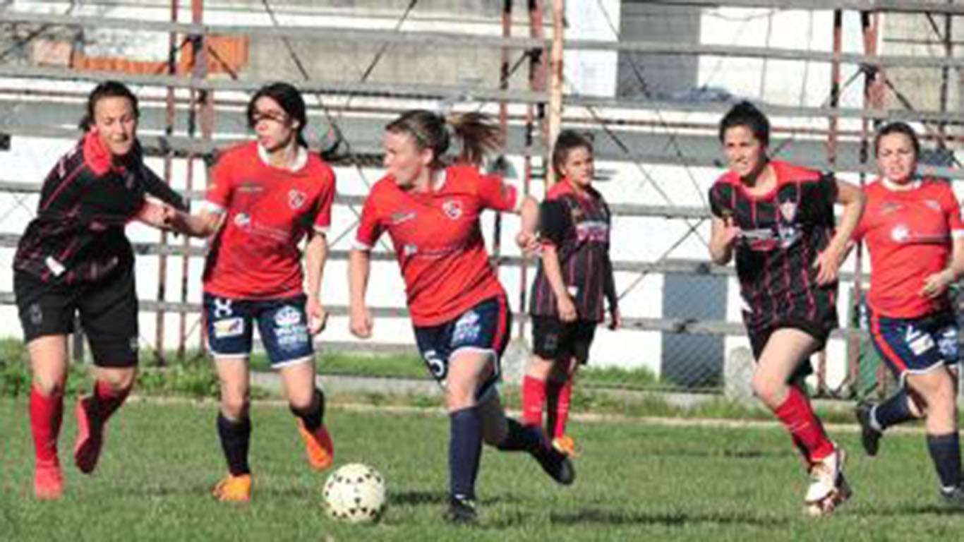 Fútbol Femenino  Unión del Suburbio recibe a  Independiente en el inicio  de los playoffs