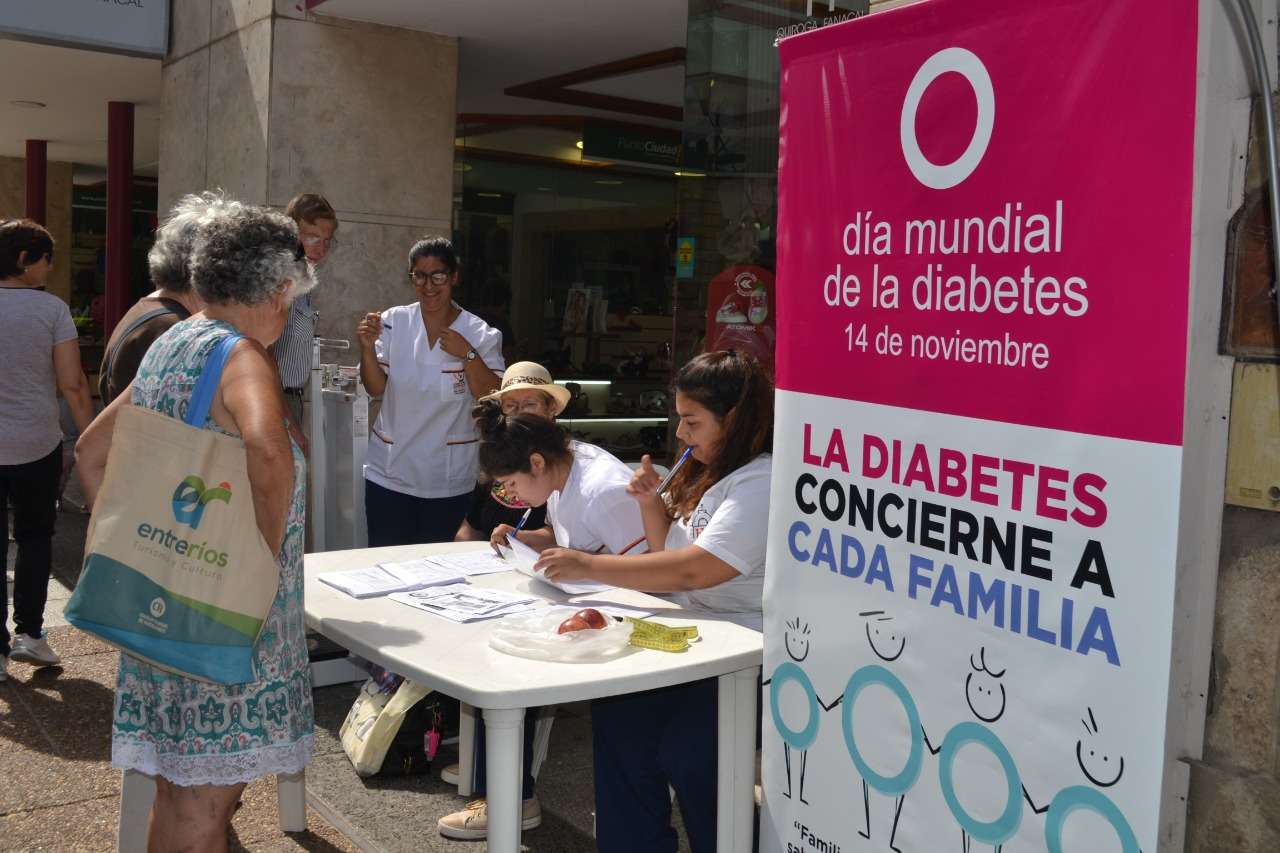 Por el  Día Mundial de la Diabetes se instalaron  postas sanitarias en el microncento 
