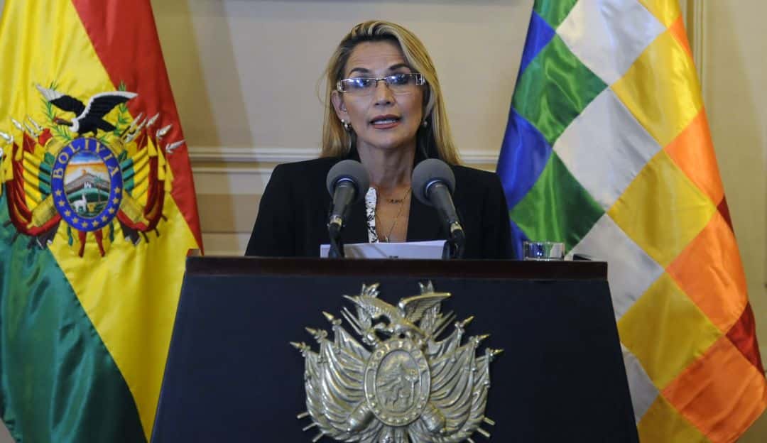 El gobierno transitorio de Bolivia intenta convocar a elecciones 
