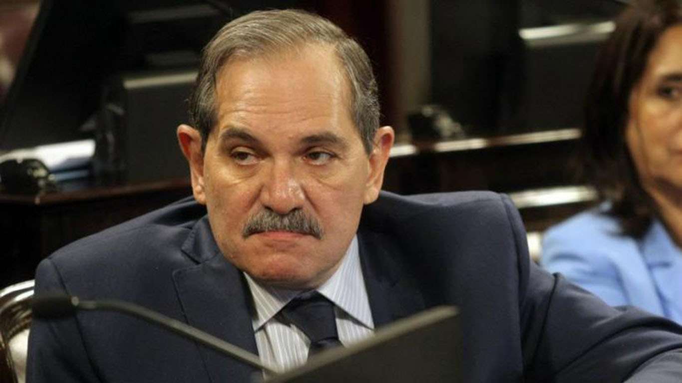 Una sobrina del senador José Alperovich  lo denunció por abuso sexual