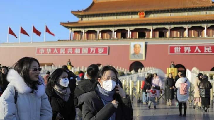 China cierra el cerco al coronavirus y   prohíbe los viajes turísticos grupales