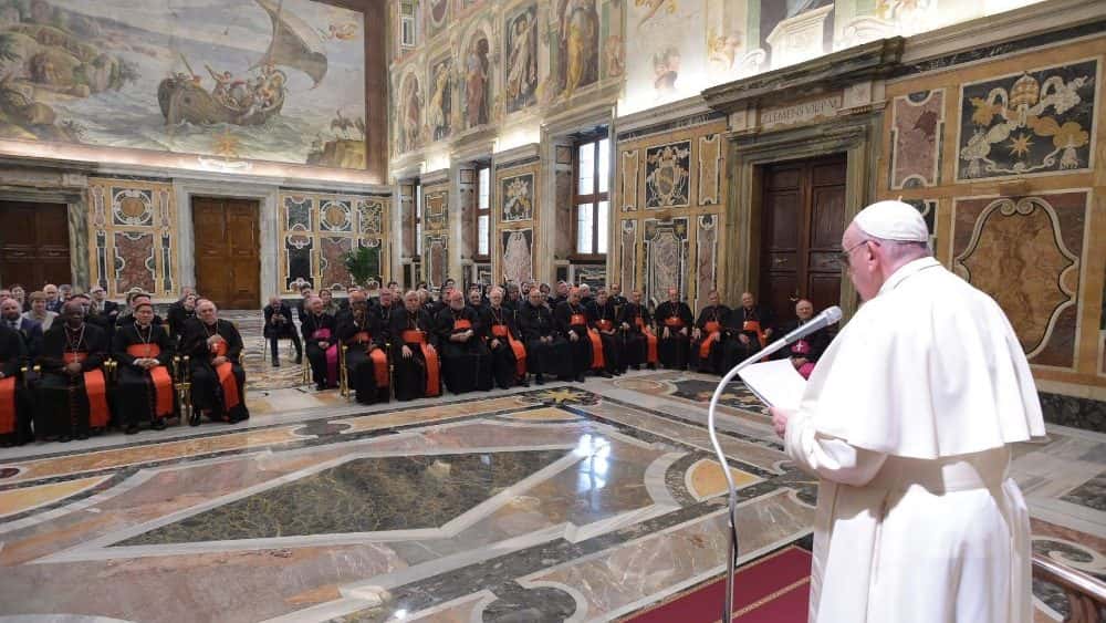 Papa: urge amplia alianza educativa para superar fragmentaciones