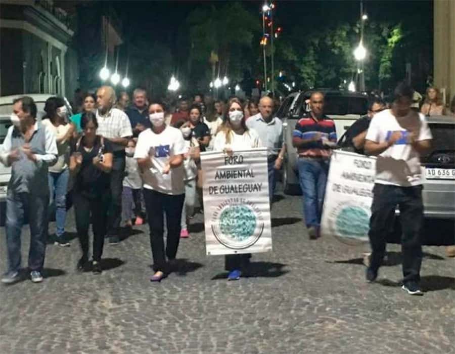 Gualeguay: vecinos marcharon con barbijos por el derecho a un aire limpio