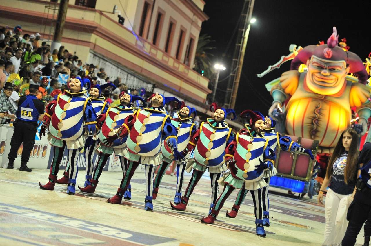 Con un Corsódromo colmado de público, el  Carnaval del País vivió otra espléndida noche