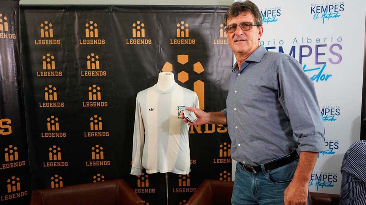 Kempes se reencontró con su camiseta campeona del mundo en 1978 después de 42 años