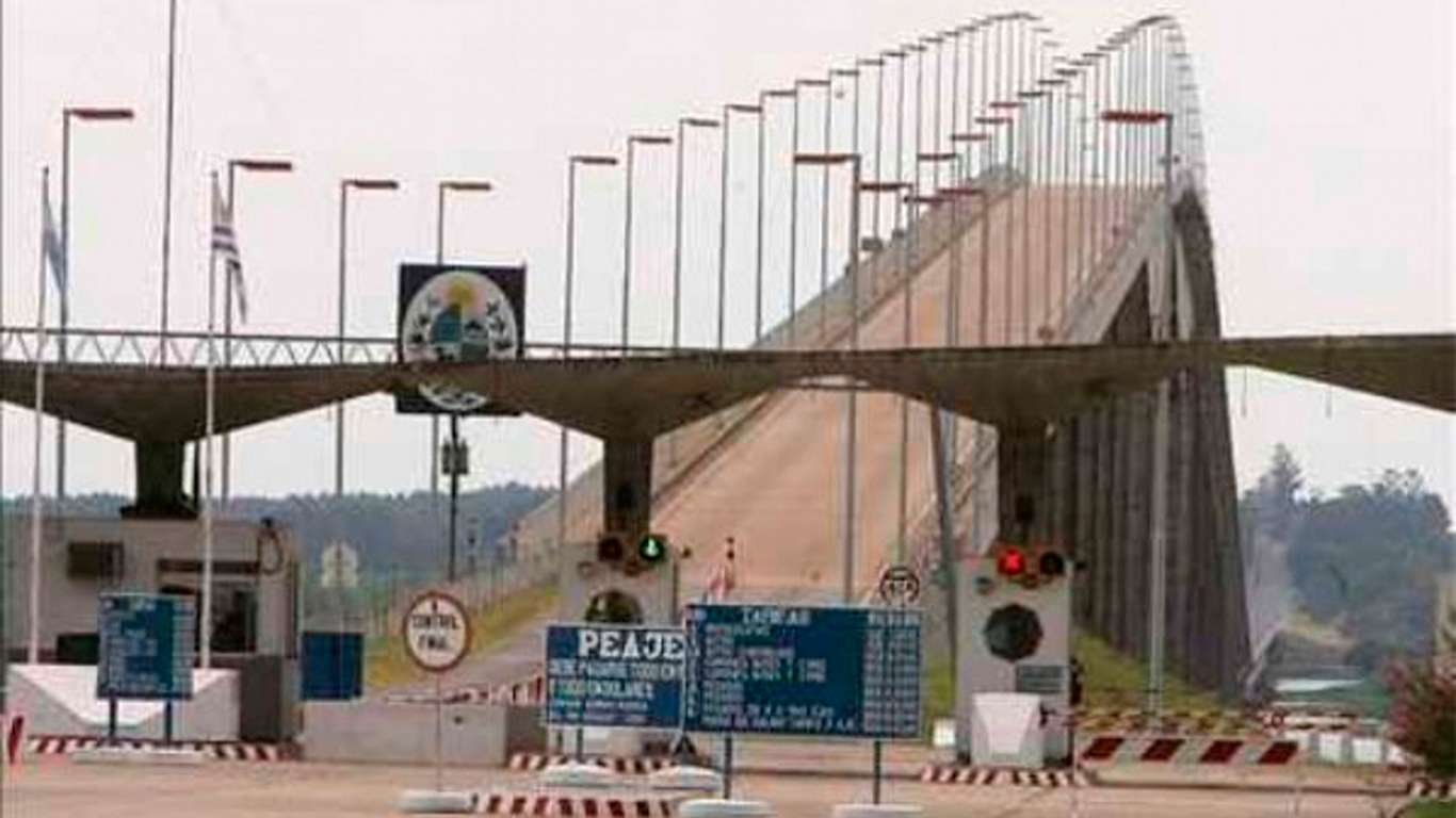 El Gobierno autorizó apertura gradual y segura de algunas fronteras, entre ellos el paso Gualeguaychú-Fray Bentos