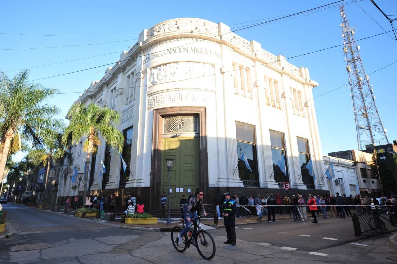Palazzo aseguró que el Banco Central dispondrá apertura de bancos sábado y domingo