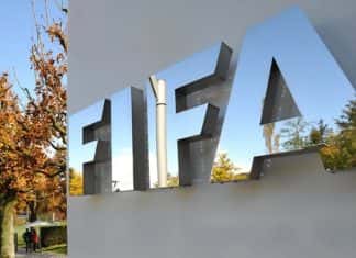 FIFA convocó a medio centenar de estrellas del fútbol para agasajar a los médicos