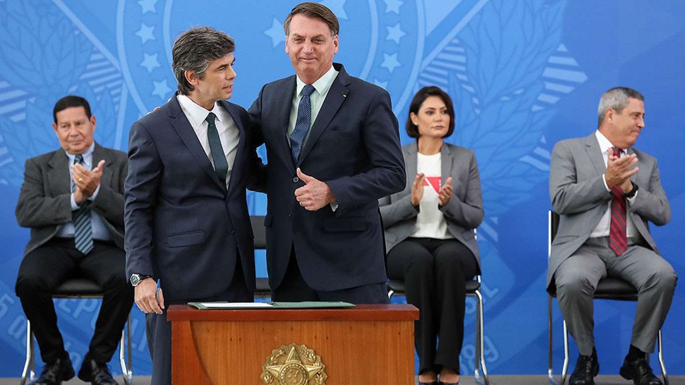 Renunció el  ministro de  Salud de Brasil