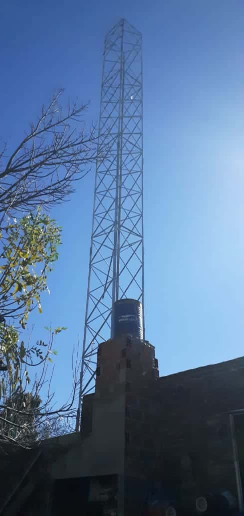 Una antena ilegal supone riesgos para el vecindario