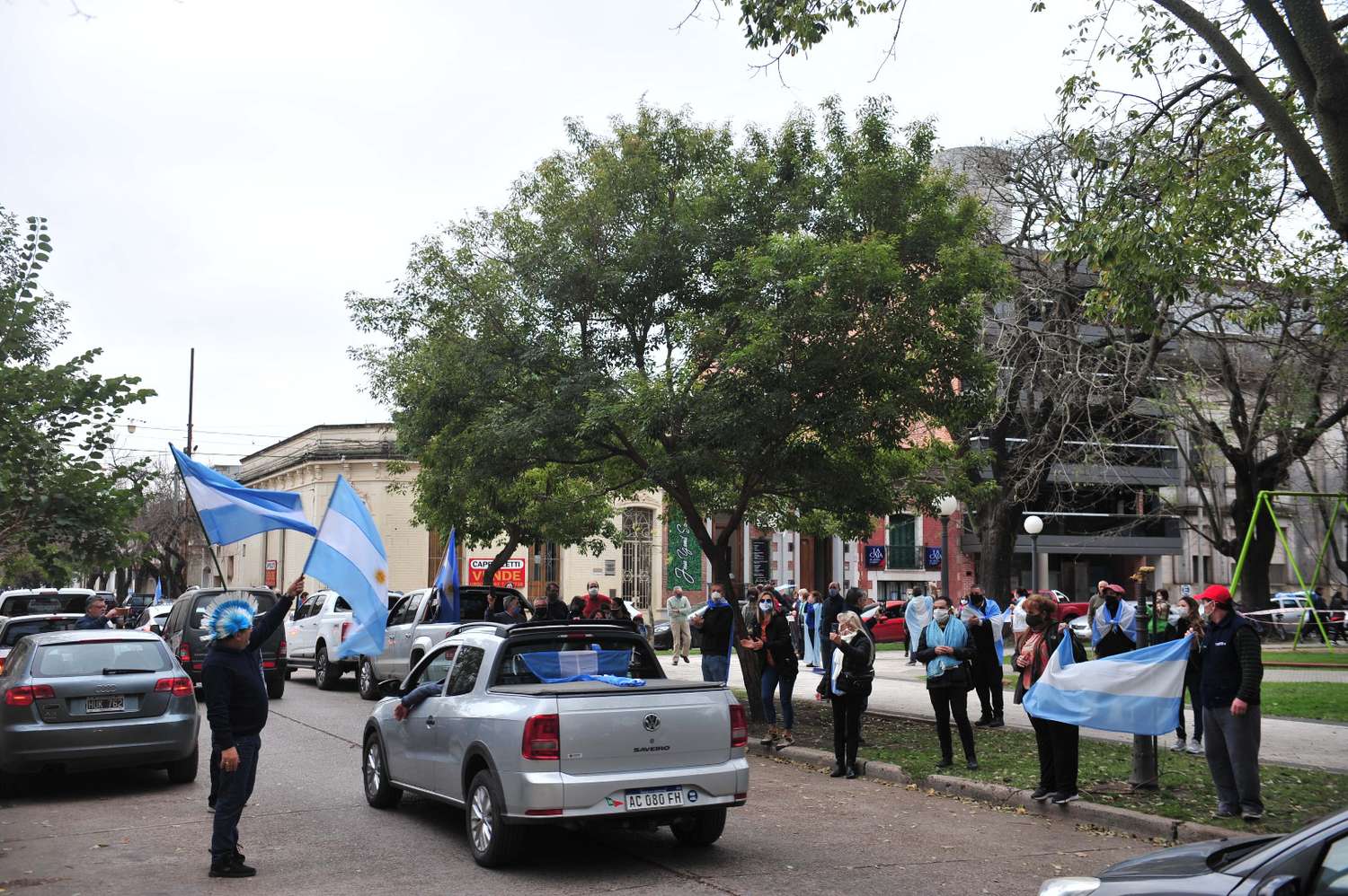 Gualeguaychú salió a la calle en  defensa de la propiedad privada 