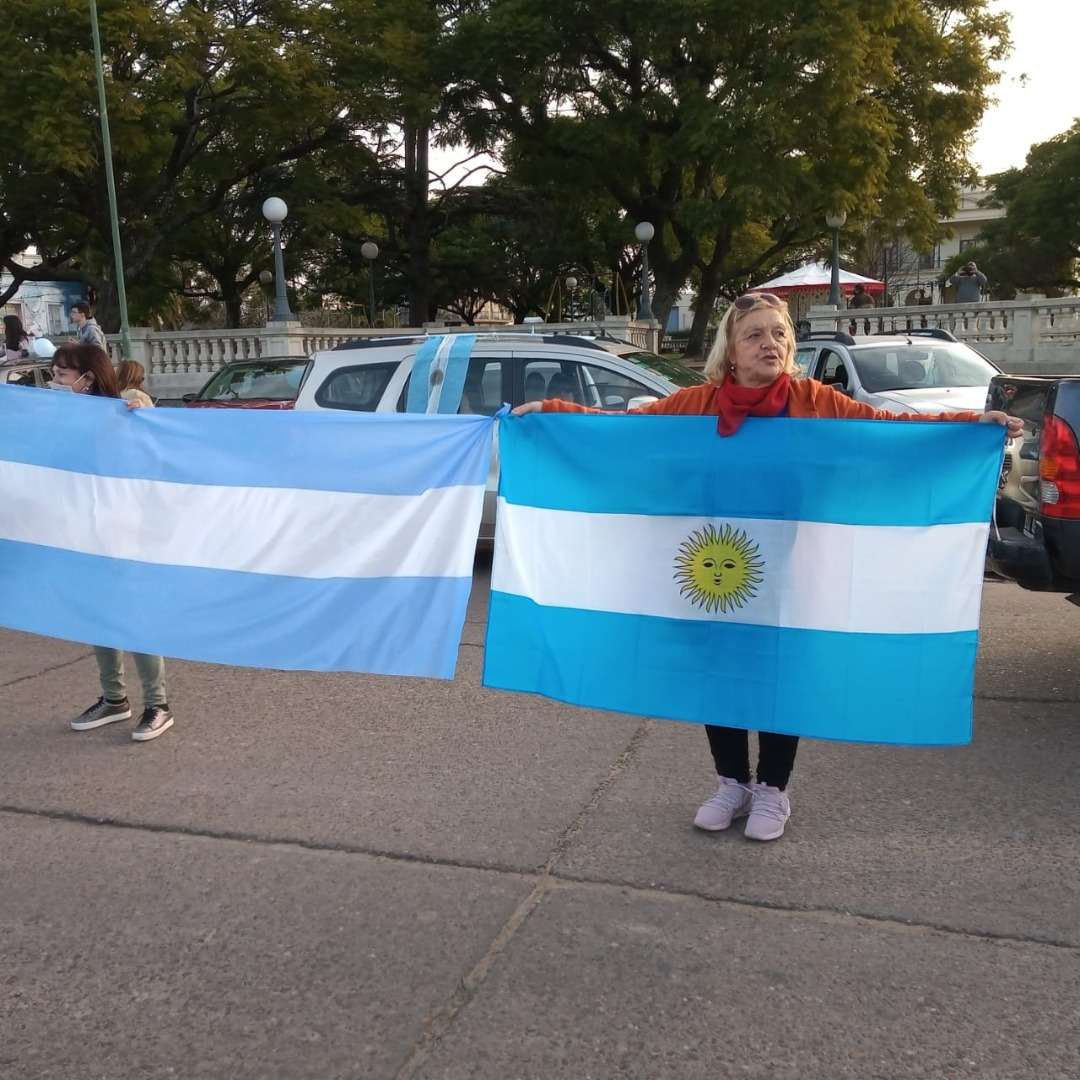 Más de cien vehículos en el ¡Argentinazo! local
