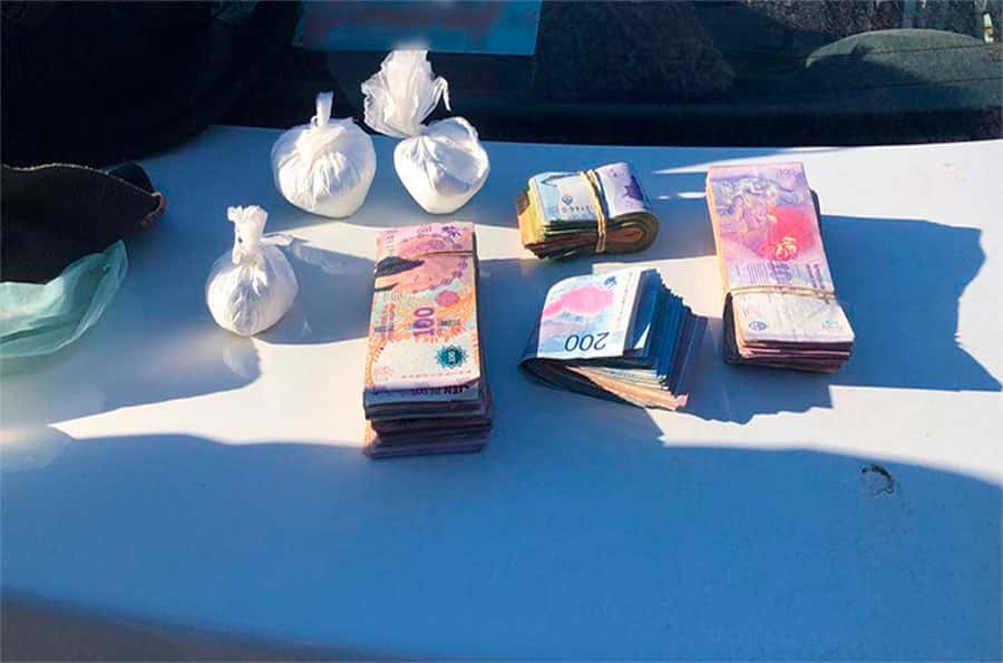 Trasladaban cocaína y dinero en efectivo en un remis