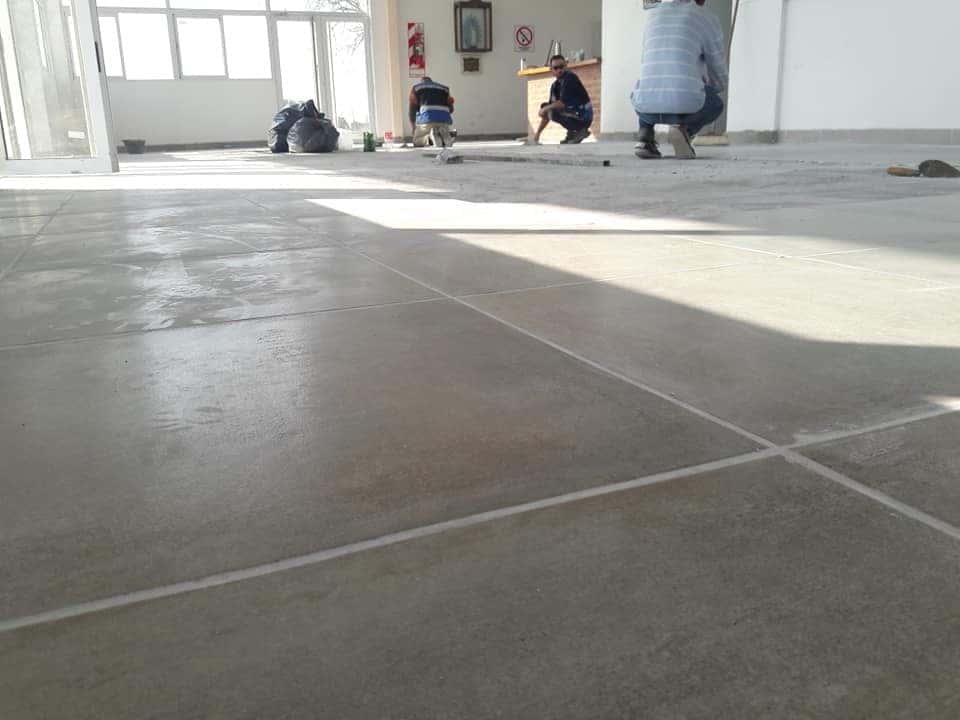 Refaccionan  el piso de la terminal