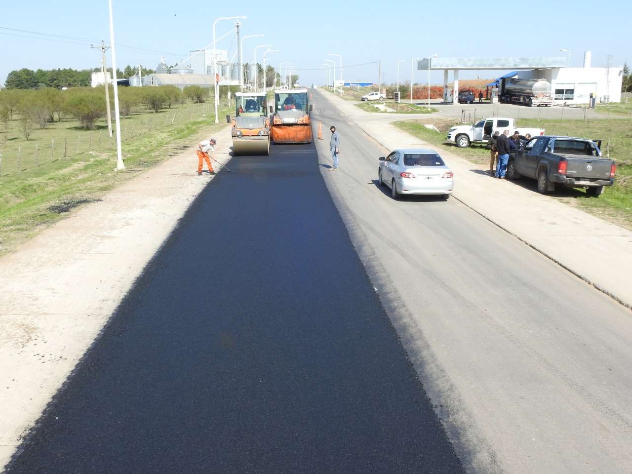Aldea San Antonio: Realizan tareas de asfaltado