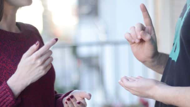 La provincia promueve la enseñanza de la Lengua de Señas 