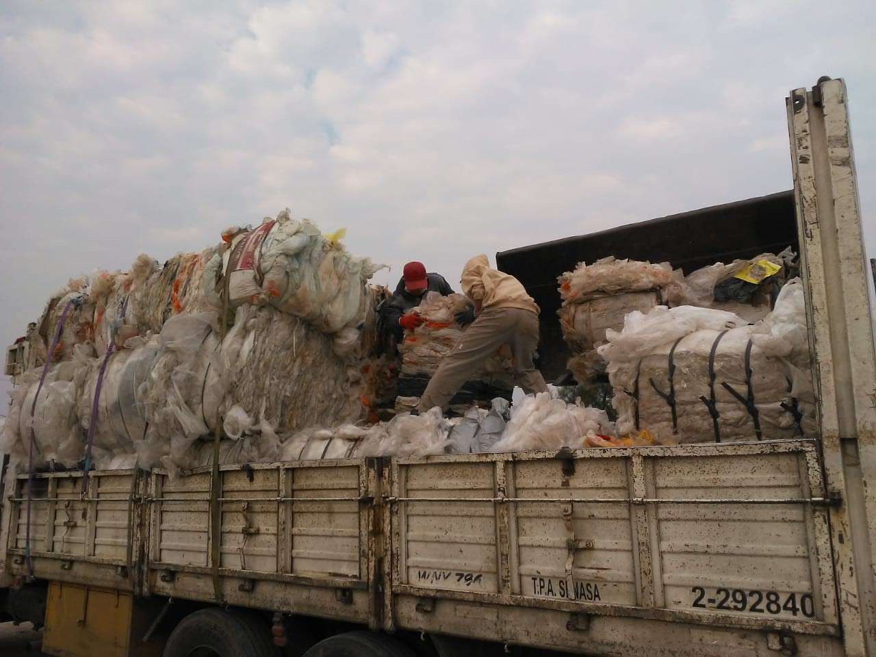 Larroque realizó nuevos cargamentos de materiales recuperables 