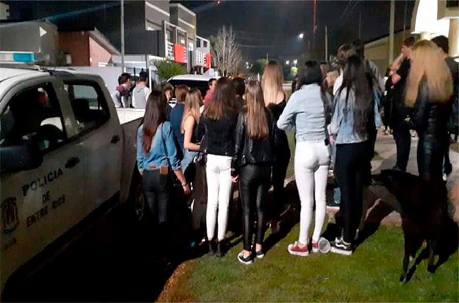 Chajarí: desarticularon una fiesta clandestina de la que participaban unos cuarenta jóvenes