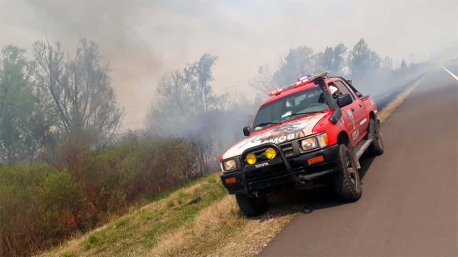 Intensa labor de los Bomberos de  Ceibas por incendios en banquinas 