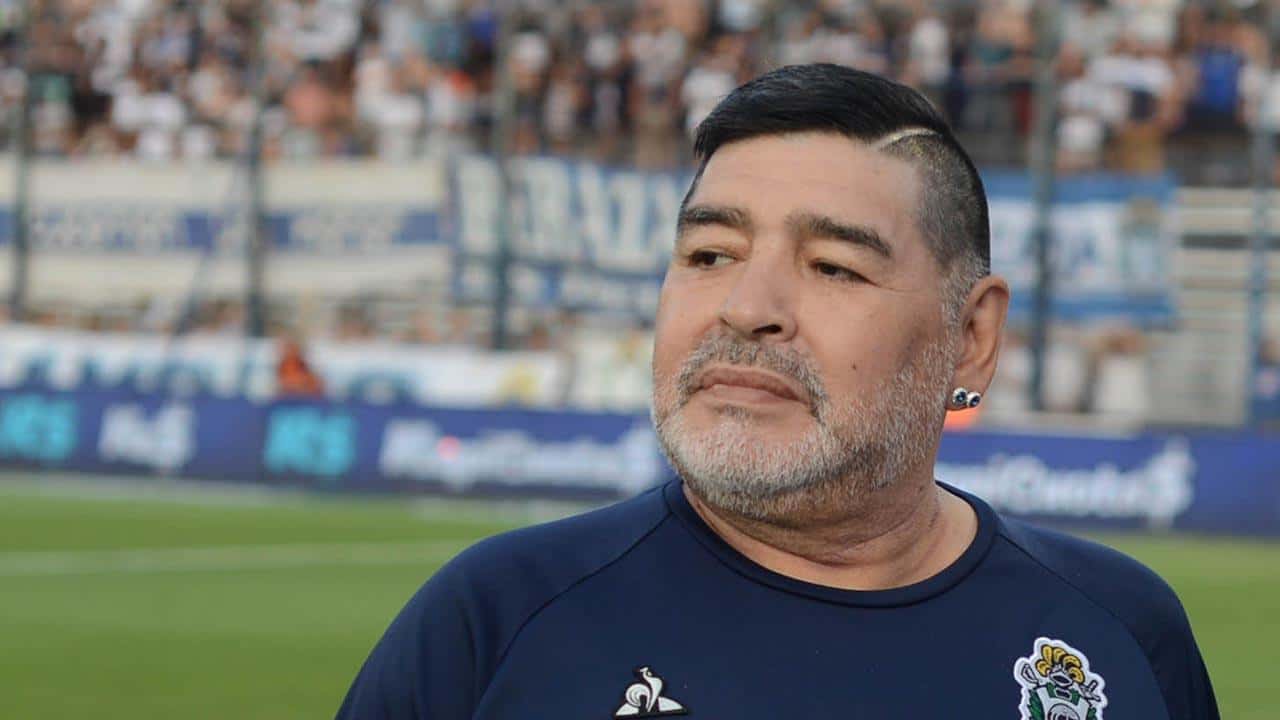 Preocupación por Diego Maradona: fue internado en una clínica de La Plata