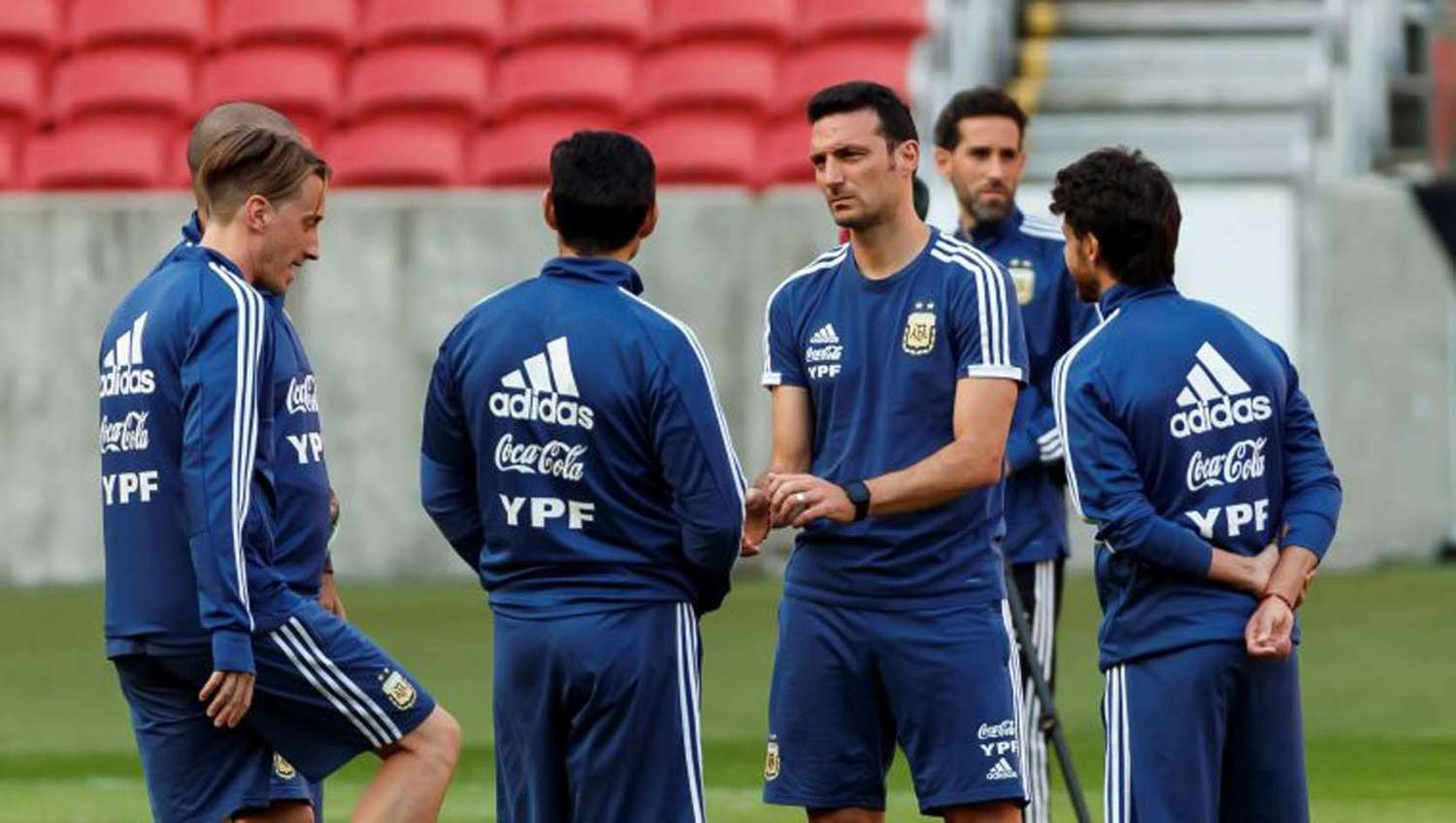 "Messi está para jugar los dos partidos", confirma Scaloni en la previa a Paraguay
