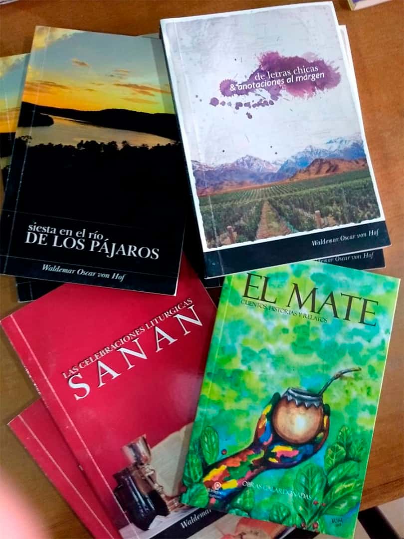 Donan obra literaria a la  Biblioteca Rodolfo García