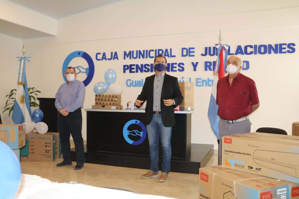 El Municipio y la Caja de Jubilaciones  entregaron créditos para el consumo local