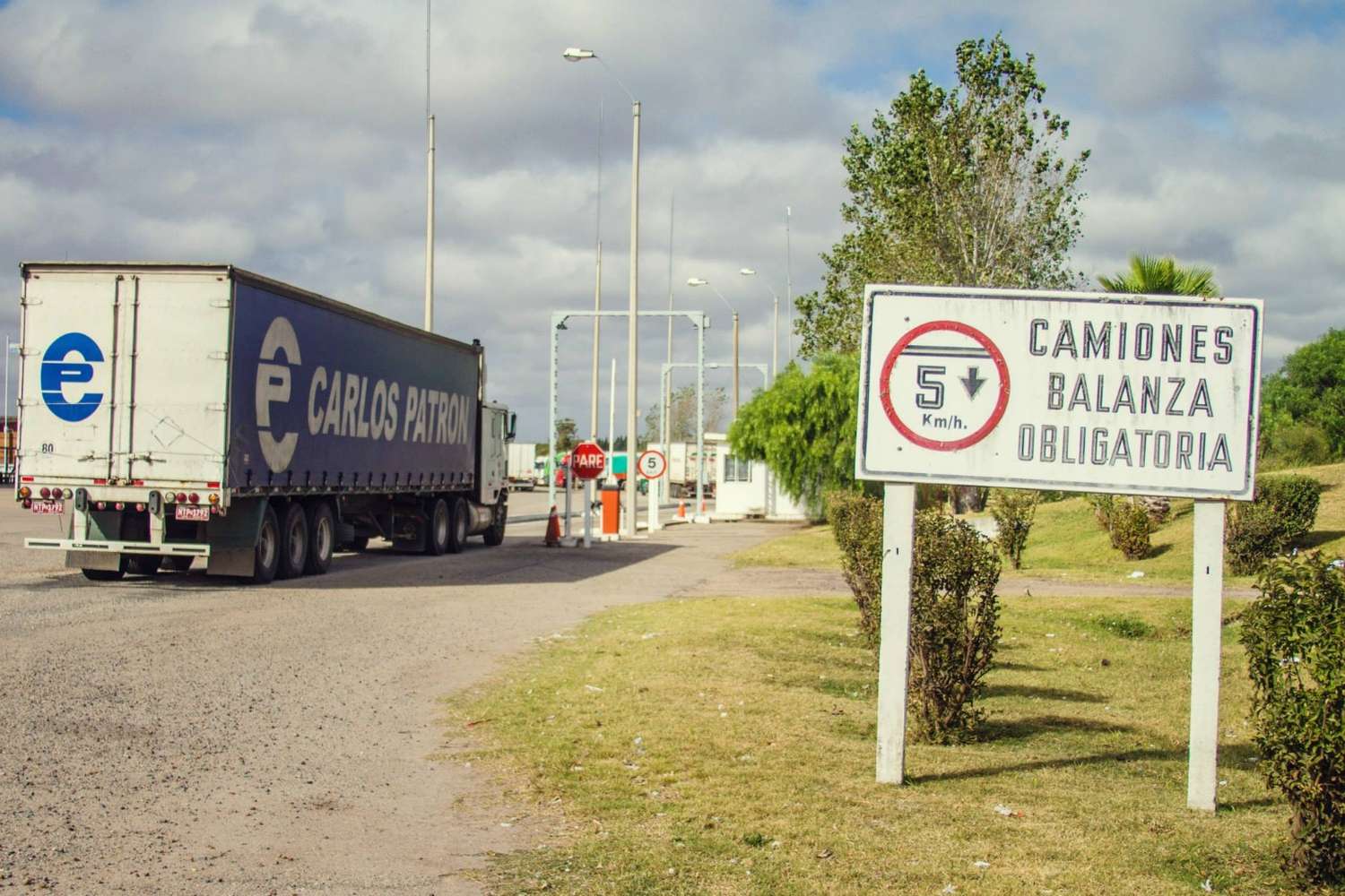 Puentes vallados y control militar en la frontera con el Uruguay